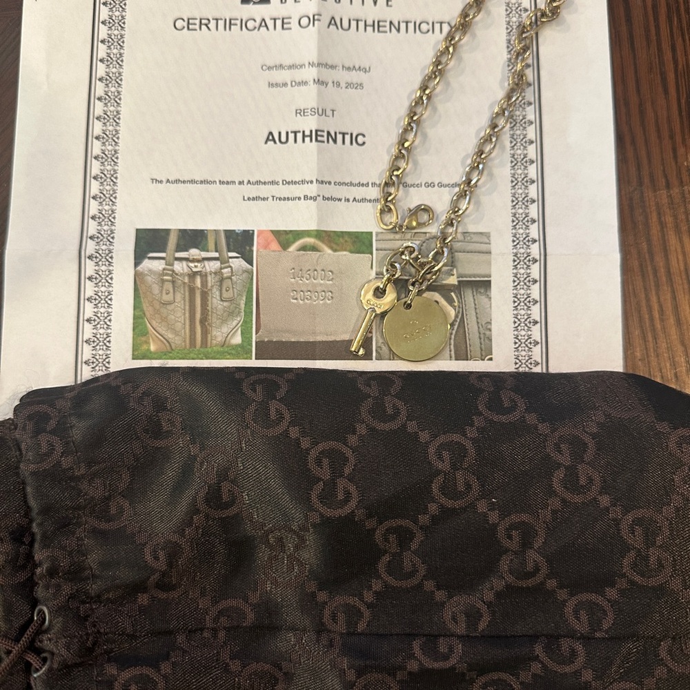 Gucci Leather Treasure Bag White and Beige w/ Key, charm, dusty & COA - Picture 9 of 17